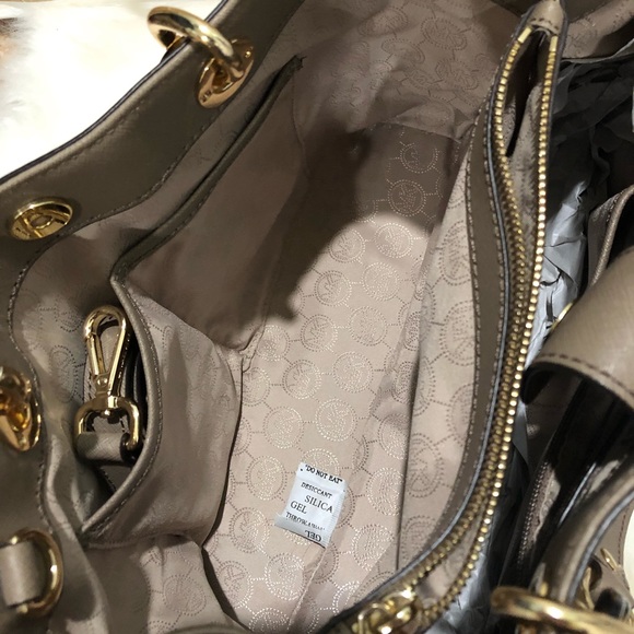 💥Last Chance!💥Michael Kors - Cynthia satchel - Picture 4 of 8